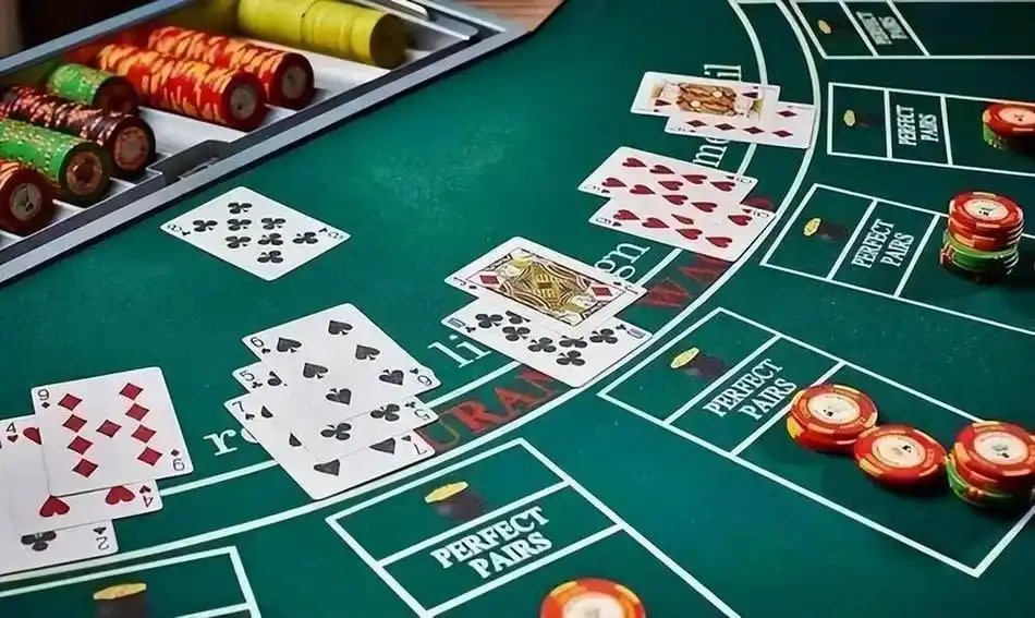 Live casino table games and card game options in Master King game lobby